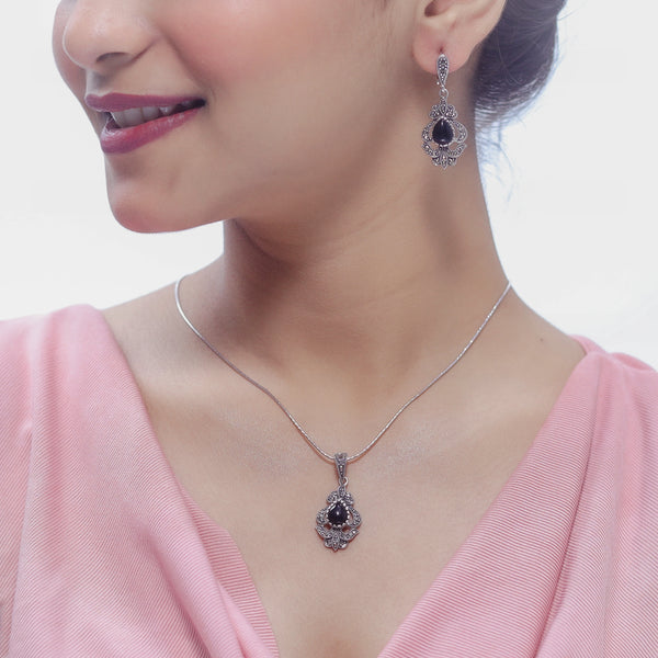Black Vintage Silver Chain Pendant Top