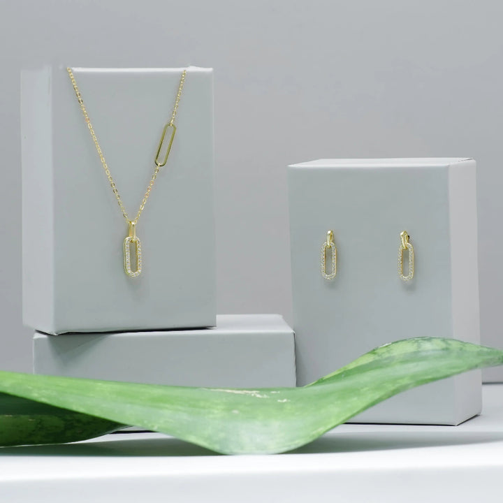 Tassya Golden Link Pendant – Trendy gold-plated 925 silver chain with bold link design, perfect for chic everyday styling.