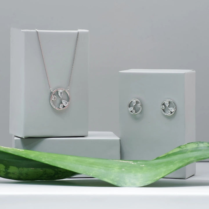 Tassya Silver Circle Pendant – Minimalist 925 silver chain with sleek circular charm, perfect for everyday modern style.