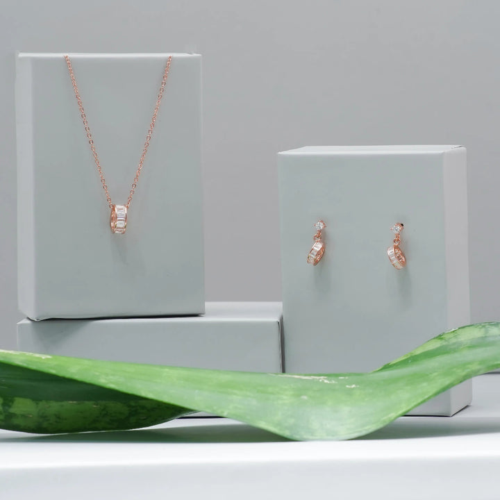 Tassya Rosegold Baguette Sparkle Pendant – 925 silver chain with classic baguette stones, perfect for elegant festive wear.