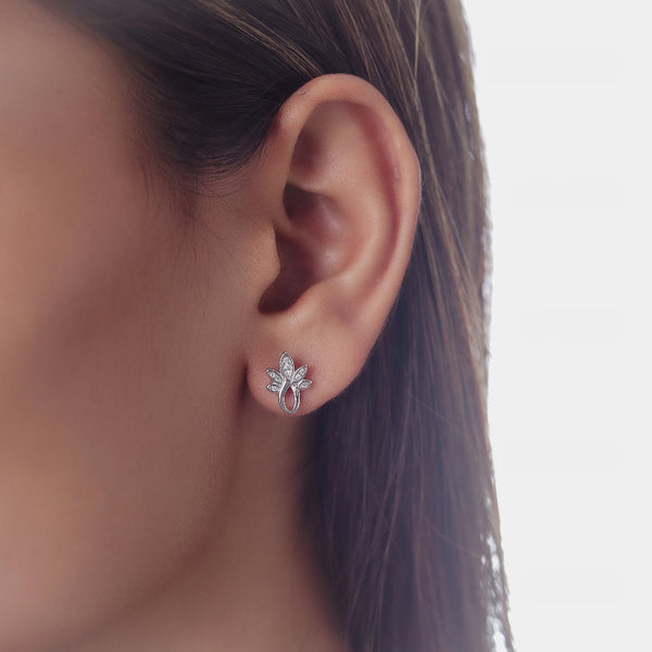 Tassya Lucky Clover Earrings – Elegant 925 silver earrings with four-leaf clover design, perfect for charm and daily luck