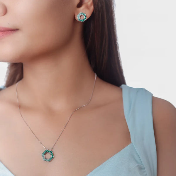 Tassya Green Emerald Hexagon Pendant – 925 silver chain with hexagon-cut green stone, perfect for bold and elegant styling.