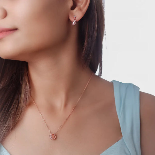Tassya Rosegold Baguette Sparkle Pendant – 925 silver chain with classic baguette stones, perfect for elegant festive wear.