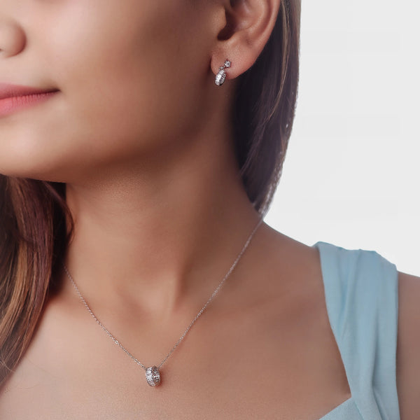 Tassya Silver Baguette Pendant – Classic 925 silver chain with baguette-cut stones, perfect for refined daily and party wear.