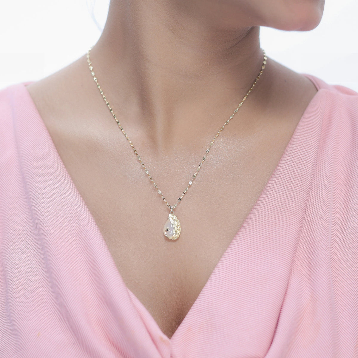 Tassya Silver golden Leaf Embrace chain pendant in 925 sterling silver