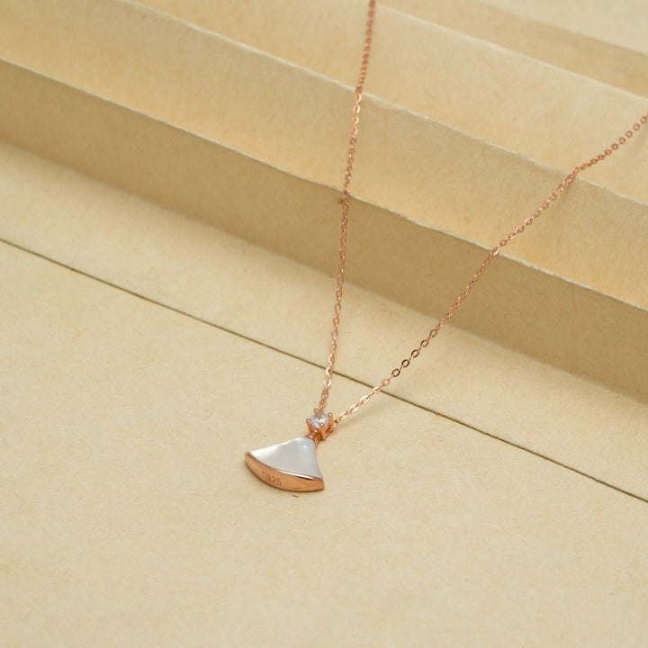Rosegold Pearl Fan Elegance Chain Pendant - tassyasilver.com