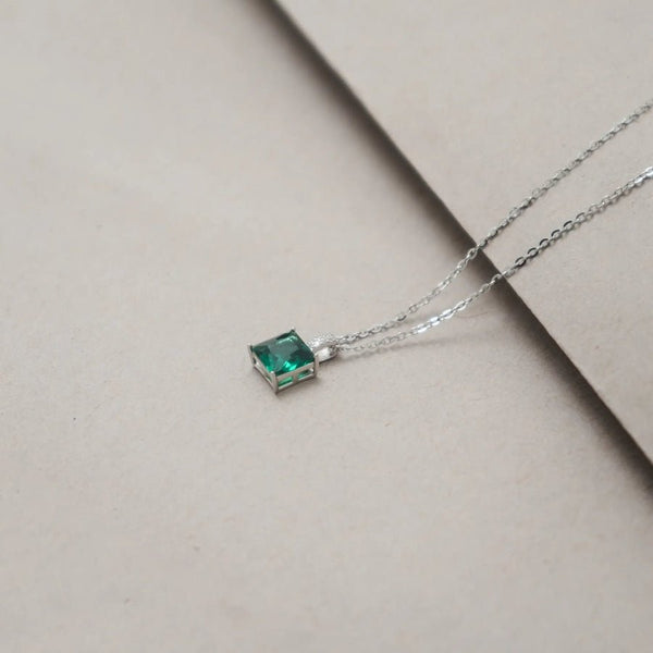925 Silver Classic Emerald Solitaire Chain Pendant