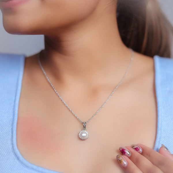 Silver Classic Pearl Halo Chain Pendant - tassyasilver.com
