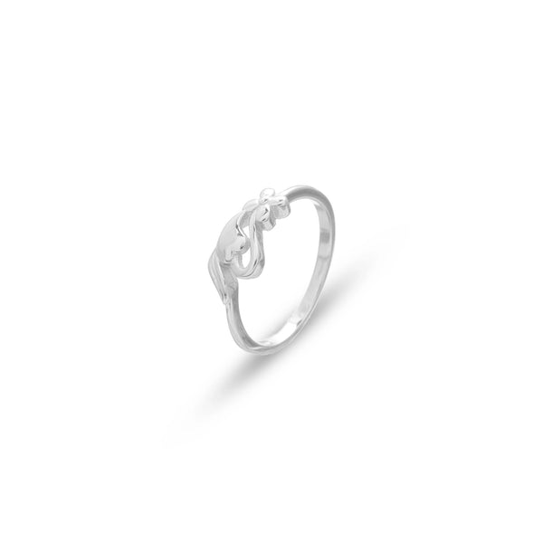 Tassya Silver Daisy Heart Trail Ring in 925 sterling silver.
