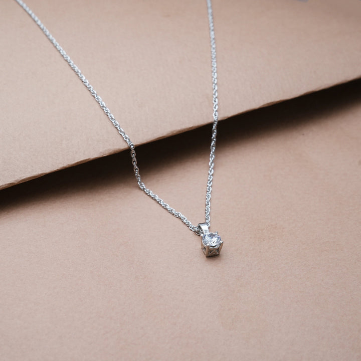 Silver Elegant Solitaire Round Chain pendant - tassyasilver.com