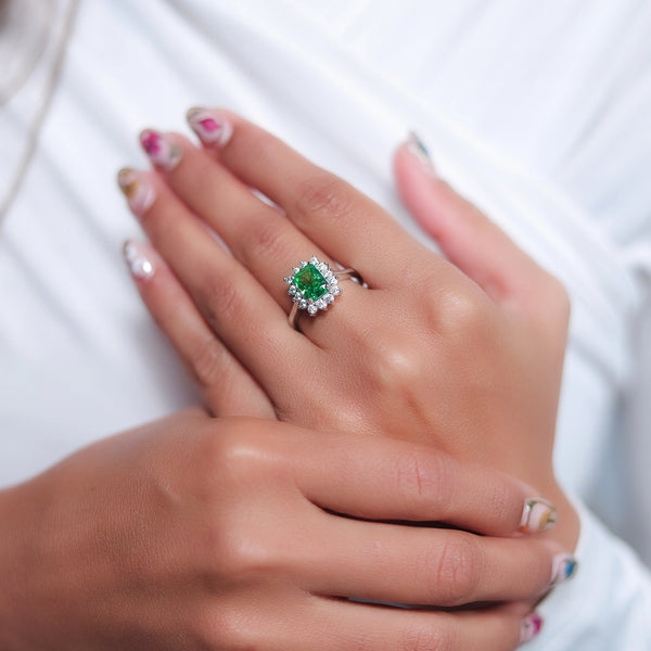925 Silver Emerald Halo Elegant Ring