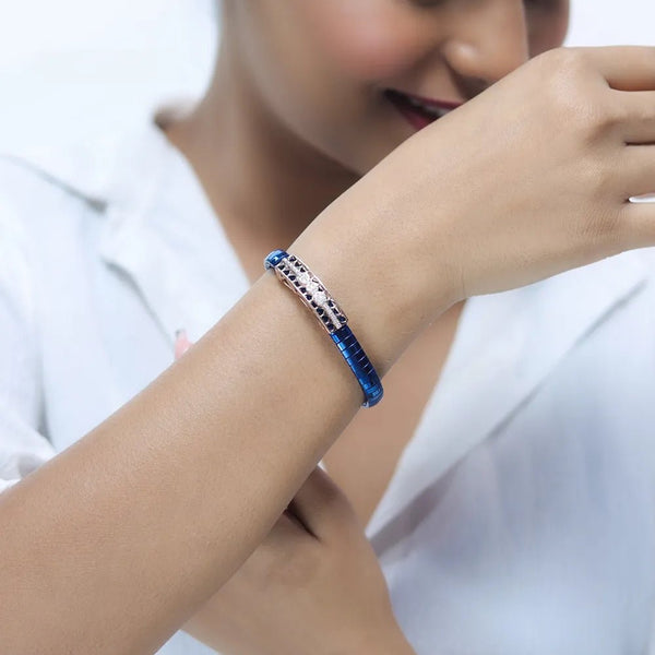 Tassya Silver Heart Grid Link Cuff for women