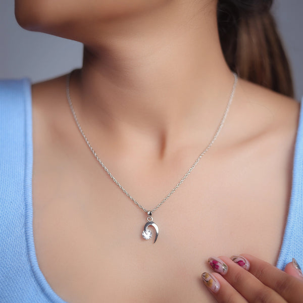 Silver Radiance Curve Chain Pendant - tassyasilver.com