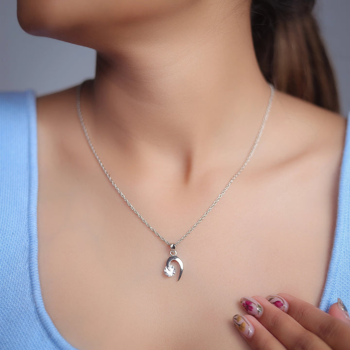 Silver Radiance Curve Chain Pendant - tassyasilver.com