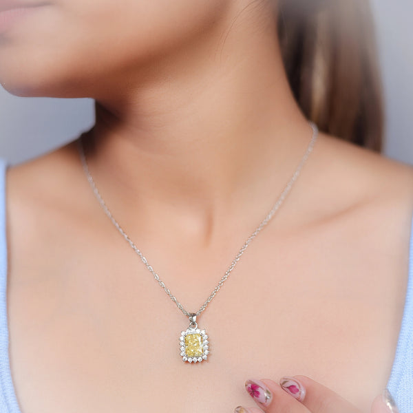 Silver Regal Radiance Chain Pendant - tassyasilver.com