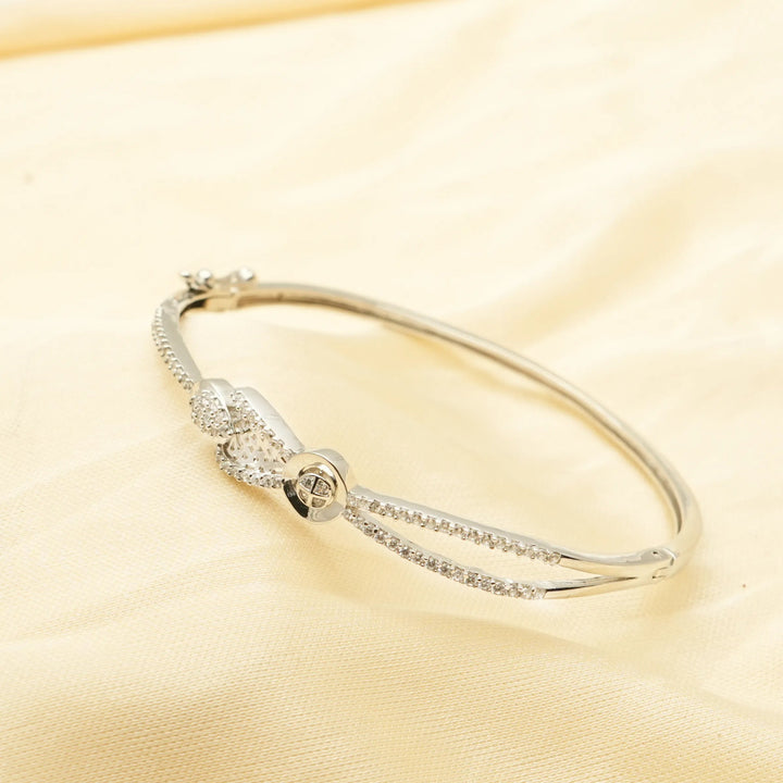 Sparkling Promise Bow Kada - tassyasilver.com